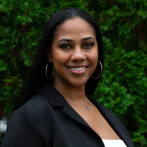 image of agent Dana Lawrence