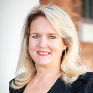 image of agent Dawn Clark