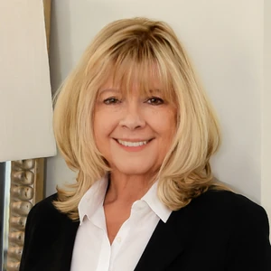 image of agent Taryn Scherer